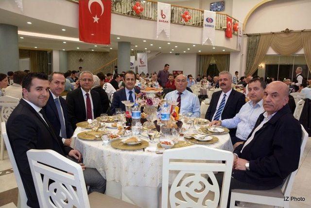 Başak Trakt&ouml;r &Ccedil;alışanları İftarda Buluştu 1