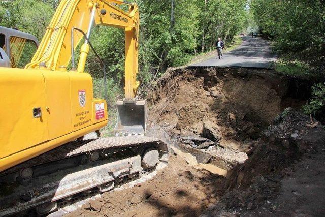 Sivas&rsquo;ta Sağanak Yağış Nedeniyle &Ccedil;&ouml;ken Menfez Onarıldı 1