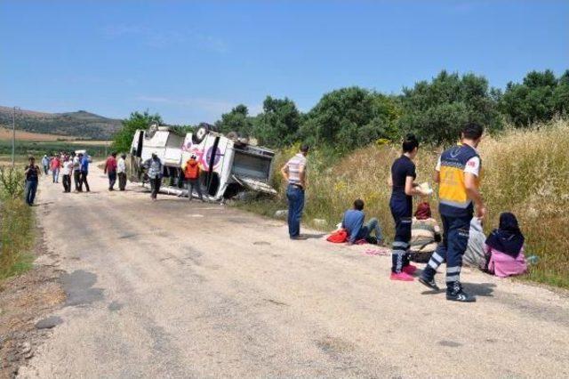 Tarım Işçilerini Taşıyan Otobüs Devrildi: 25 Yaralı