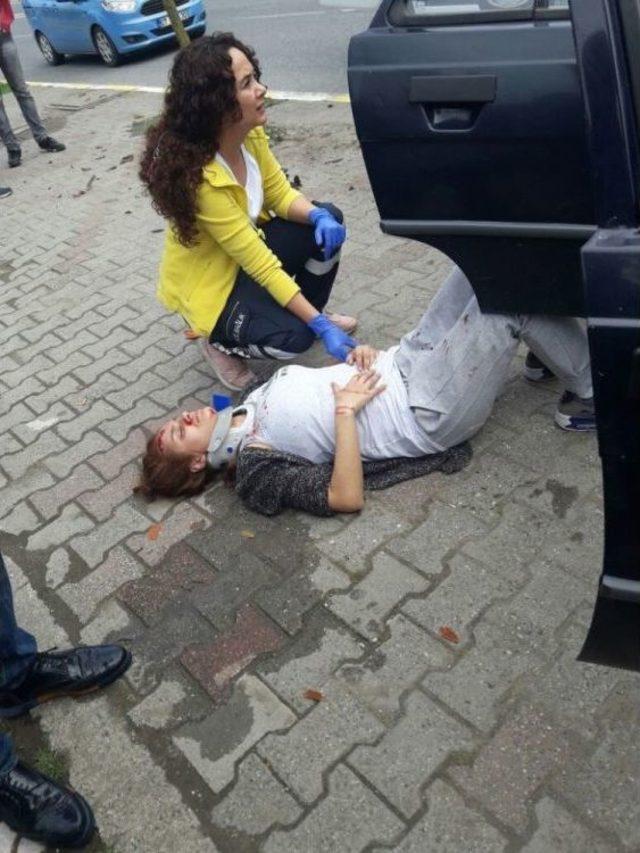 Otomobil Ağaca Çarptı: 4 Yaralı 1