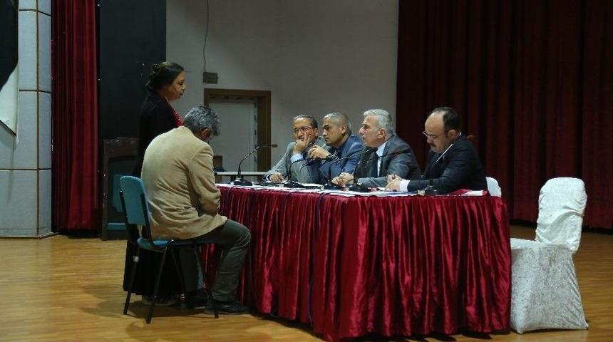 Vali Kam&ccedil;ı Halkla Buluştu