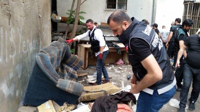 Polis&rsquo;ten Kumkapı&rsquo;da Nefes Kesen Uyuşturucu Operasyonu: 10 G&ouml;zaltı 1
