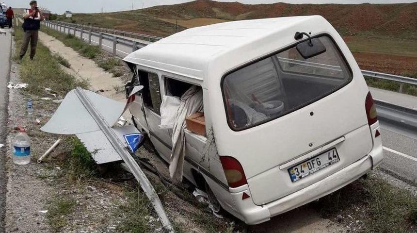 &Ccedil;orum&rsquo;da Trafik Kazası: 4 Yaralı