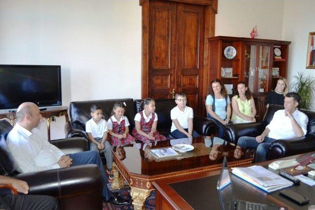 Kaymakam Nazlı&rsquo;ya Minik &Ouml;ğrencilerden &lsquo;kitaptan Kanatlar&rsquo; Teşekk&uuml;r&uuml; 2