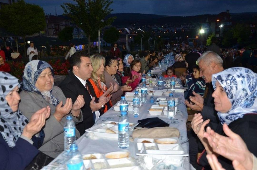 5 Bin 400 Kişi Hep Birlikte Oru&ccedil; A&ccedil;manın Hazzını Yaşadı