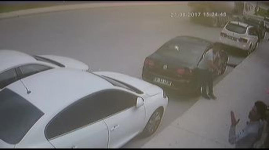 Ataşehir&rsquo;de Freni Boşalan Beton Mikseri Dereye U&ccedil;tu