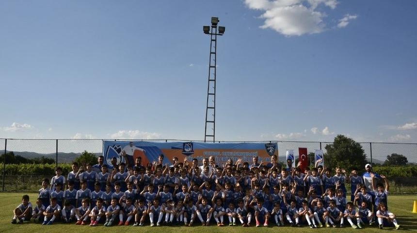 Başkan &Ccedil;er&ccedil;i, Minik Futbolcularla Buluştu
