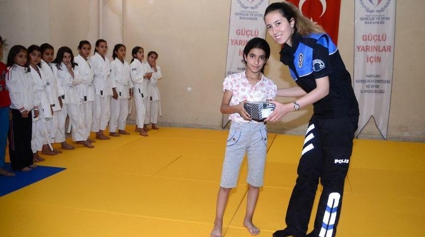 Hakkari Polisi, Judo Takımını Ziyaret Etti