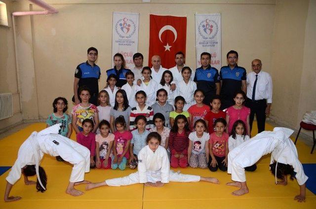 Hakkari Polisi, Judo Takımını Ziyaret Etti