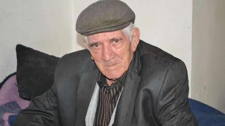 80 Yaşındaki &Ouml;mer Dalgı&ccedil; Suyu Olmayan Bir D&uuml;kkanda Yaşamaya &Ccedil;alışıyor