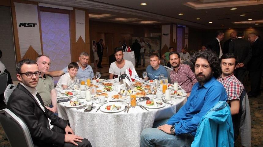 Makinacılar Ve İnşaatçılar İftarda Buluştu