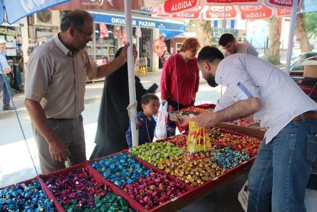 Bayram Çikolata Ve Şekerlerine Bu Sene İlgi Daha Çok