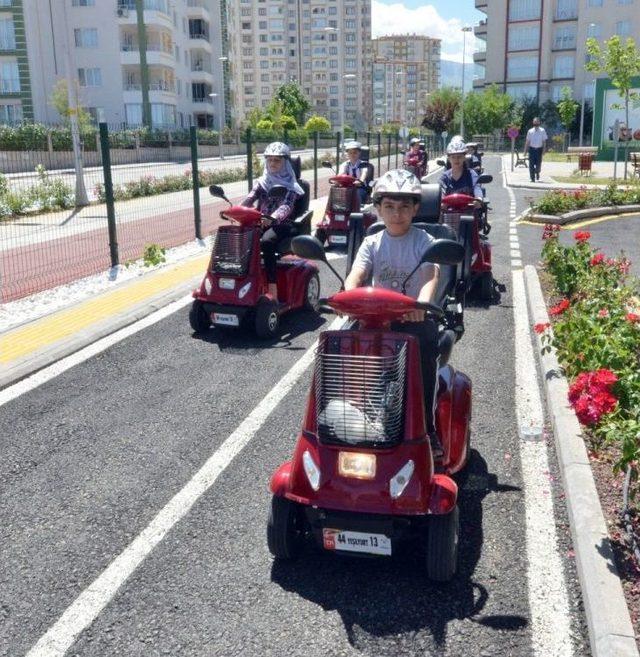 Kur’an Kursu Öğrencilerine Trafik Eğitimi 1