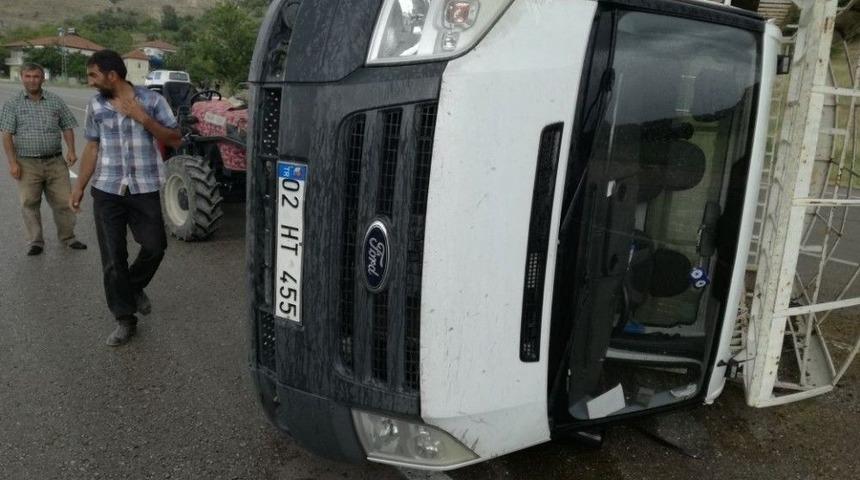 Kamyonet Takla Attı: 1 Yaralı