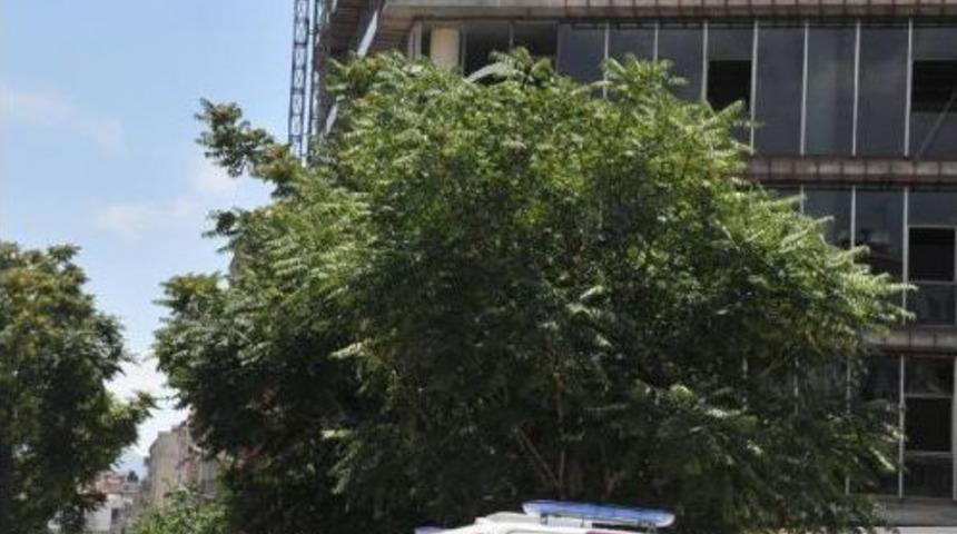 Eşi Başka Sığınma Evine Nakledilince Kendini Yakmak Istedi