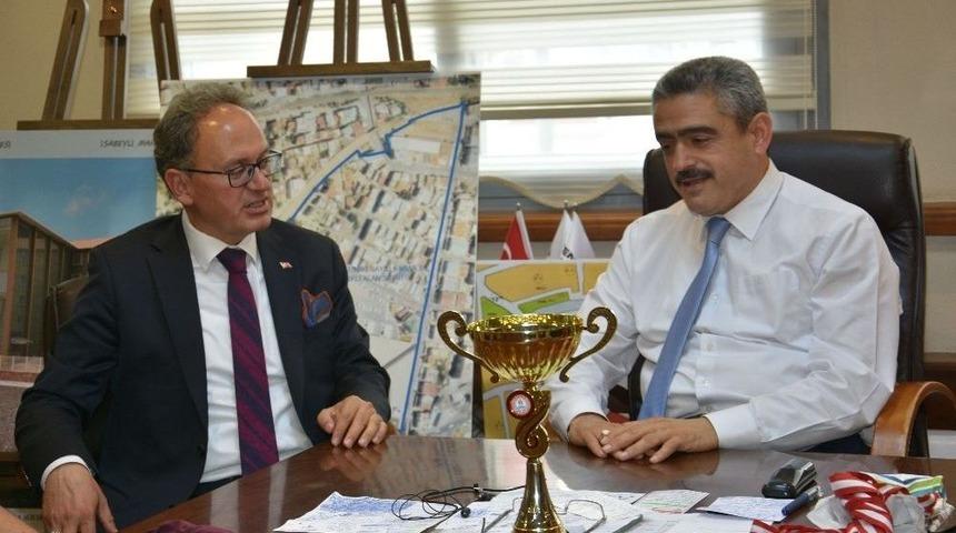 Tavas Belediye Başkanı Akyol, Başkan Alıcık&rsquo;ı Ziyaret Etti