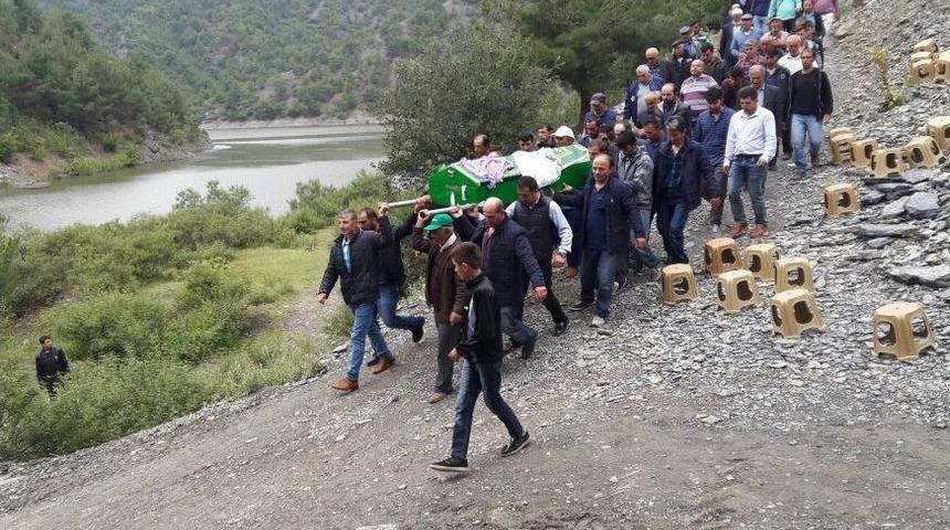 Talihsiz Kız Son Yolculuğuna Uğurlandı