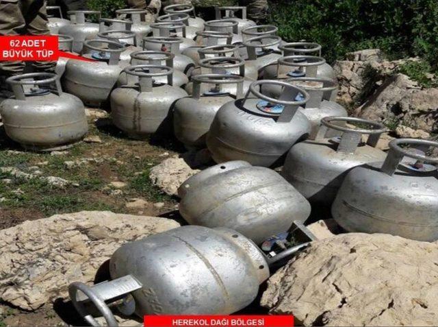 Pervari&rsquo;de &Ccedil;ok Sayıda Silah Ve M&uuml;himmat Ele Ge&ccedil;irildi 1