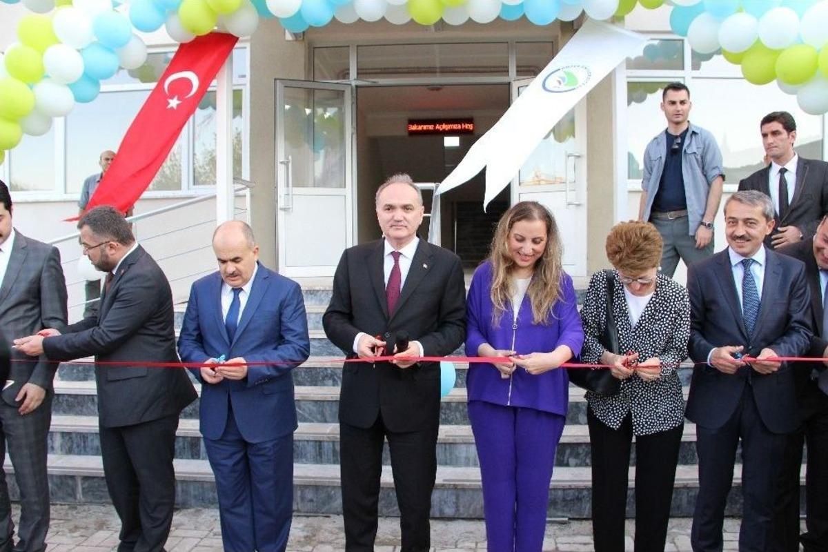 Bakan &Ouml;zl&uuml;, Dr. Engin Pak Cumayeri Myo Binasının A&ccedil;ılışını Yaptı