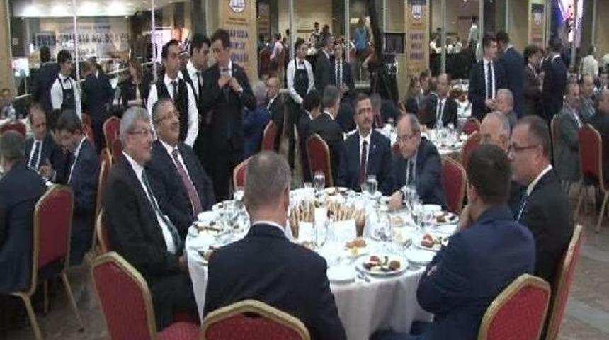 Bakan Bozdağ: Yargının Verdiği Kararlar Ankara, İstanbul E-5 Karayolu'nda Y&uuml;r&uuml;yerek Denetlenmez