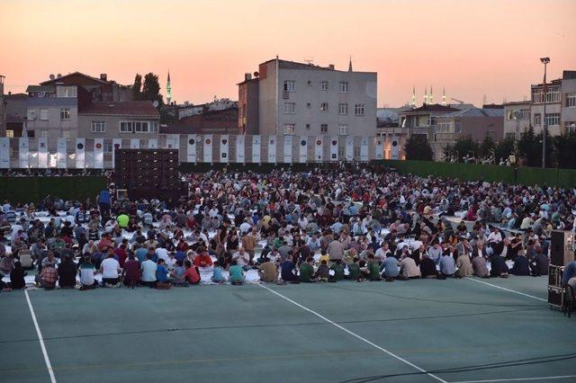 Kadir Gecesi’nde Beyoğlu’nda 5 Bin Kişilik İftar 2