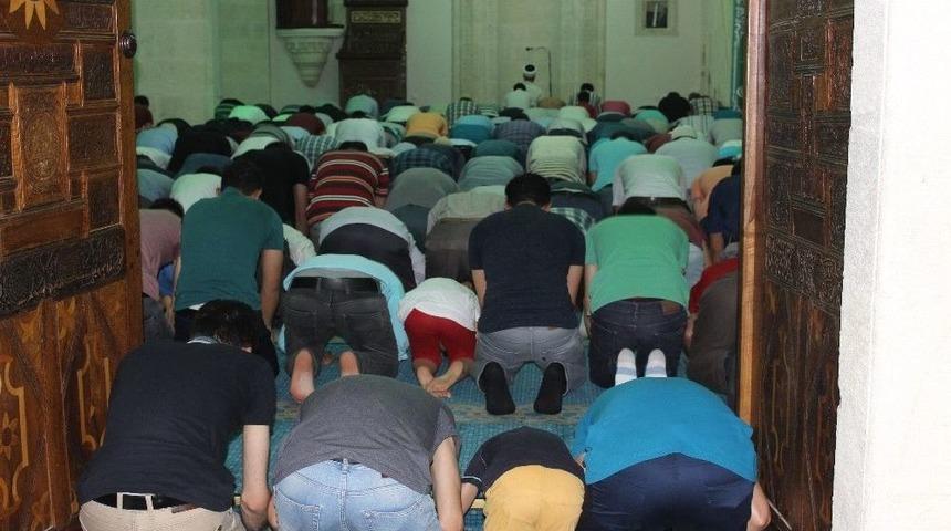 Adıyaman&rsquo;da Camiler Kadir Gecesi&rsquo;nde Doldu Taştı