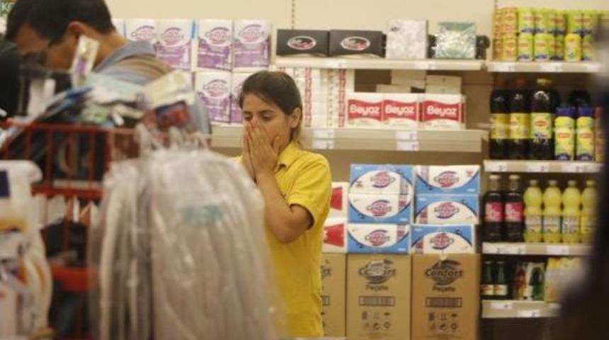 Antalya'da Bı&ccedil;aklı Market Soygunu