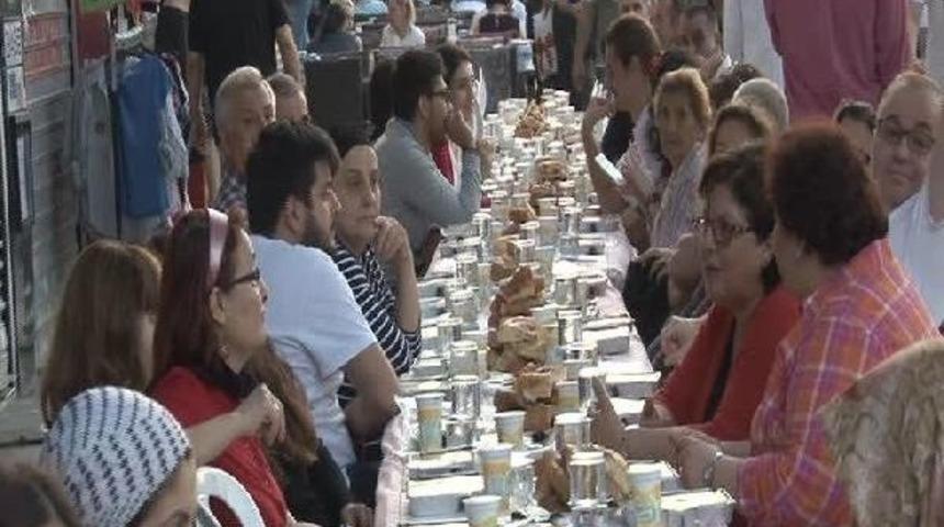 İftarda Bir Araya Gelen Doktorlar: Hastanenin Taşınmasını Istemiyoruz