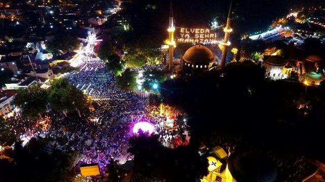 Eyüp Sultan’daki Kadir Gecesi Coşkusu Havadan Görüntülendi