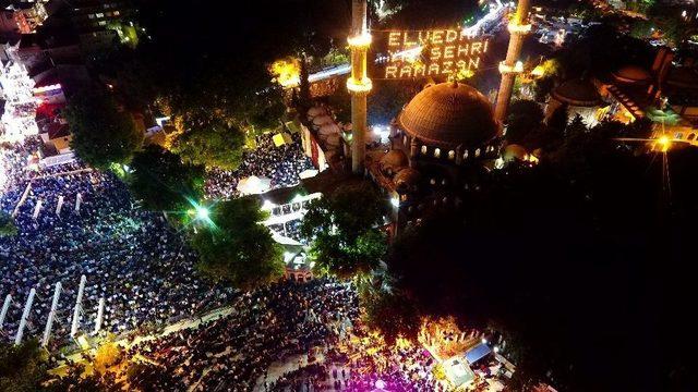 Eyüp Sultan’daki Kadir Gecesi Coşkusu Havadan Görüntülendi