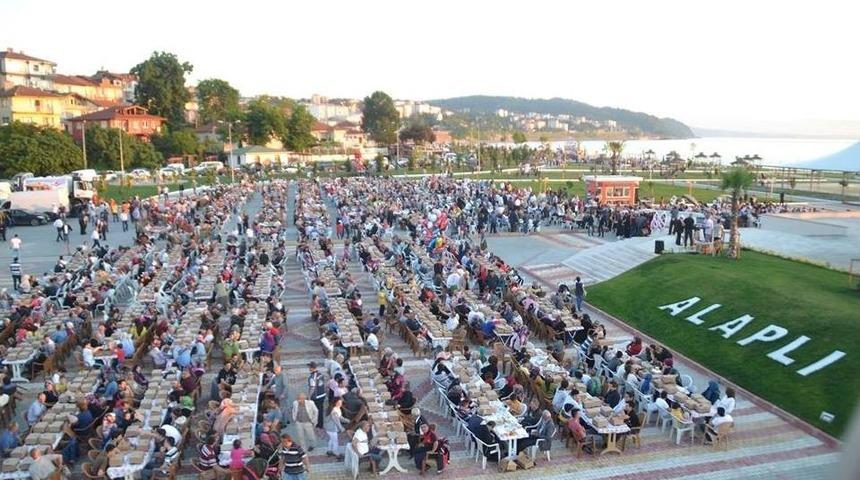 3 Bin Kişiye Sahilde İftar
