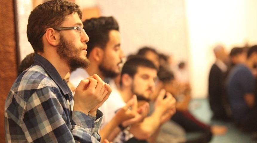 Kadir Gecesinde Camiler Doldu Taştı.