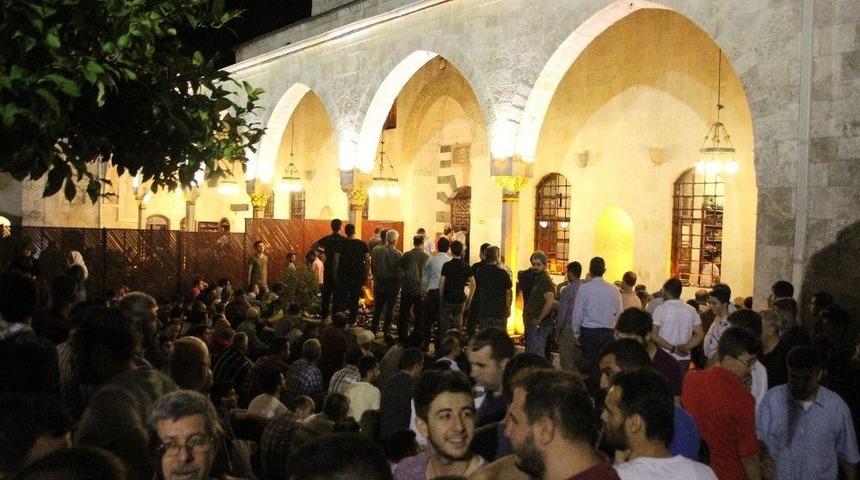 Hatay&rsquo;da Habib-i Neccar&rsquo;da Kadir Gecesi Coşkusu