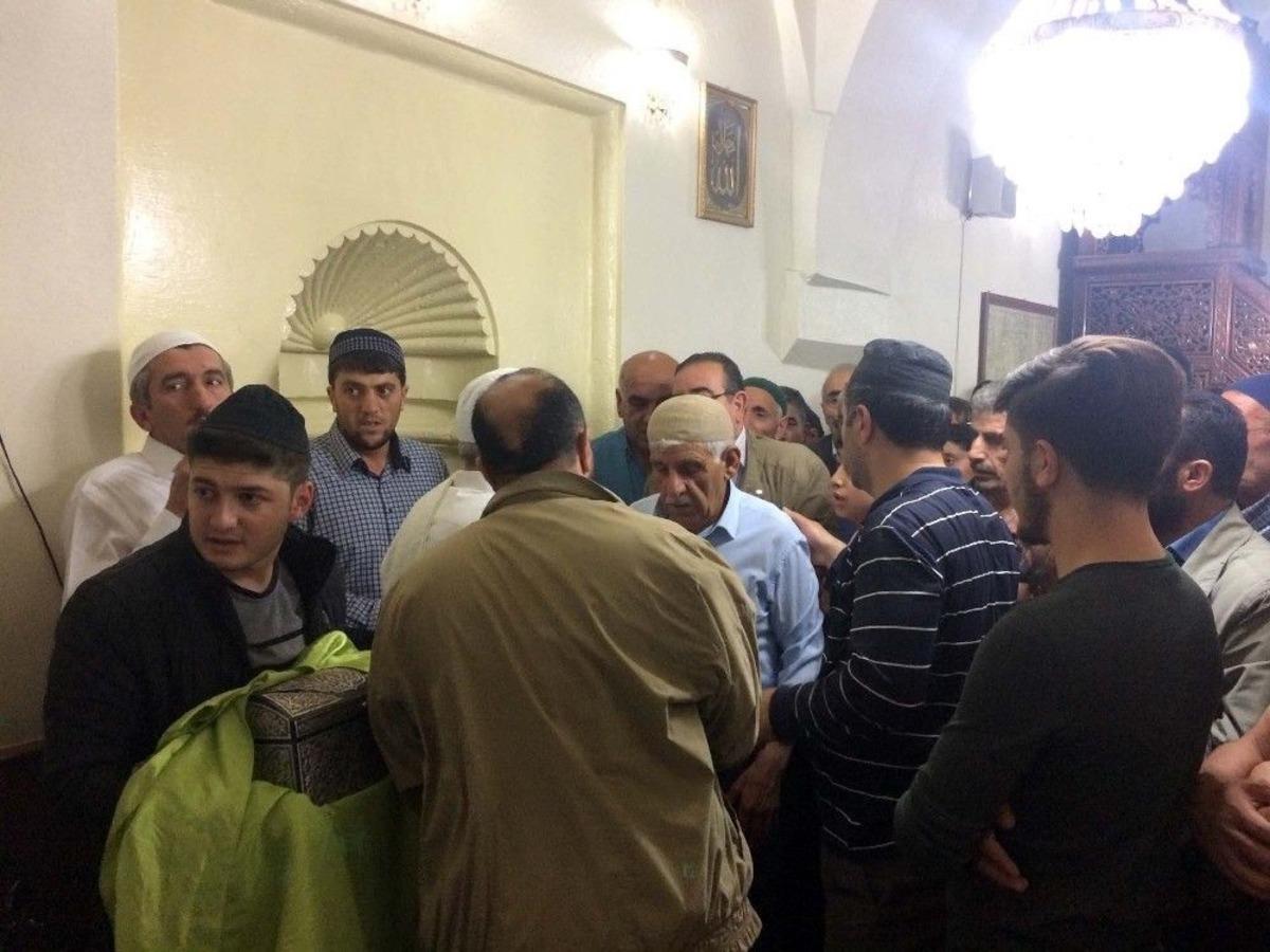 Bitlis&rsquo;te Kadir Gecesinde Sakal-ı Şerife Yoğun İlgi