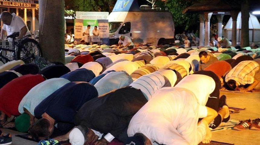 Kadir Gecesinde Antalya&rsquo;da Camiler Doldu Taştı