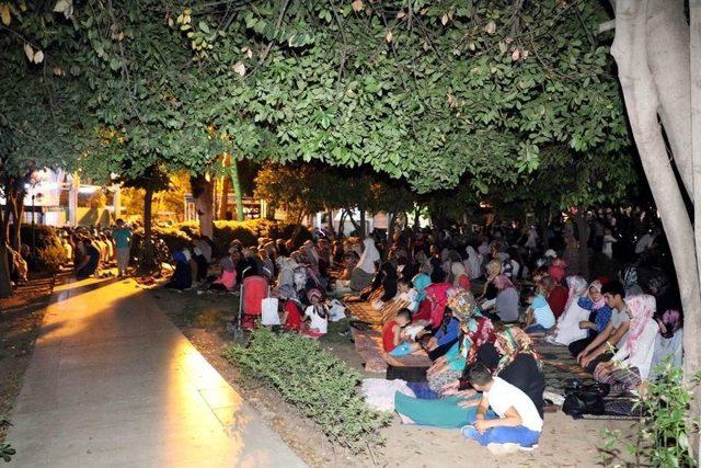 Kadir Gecesinde Antalya’da Camiler Doldu Taştı