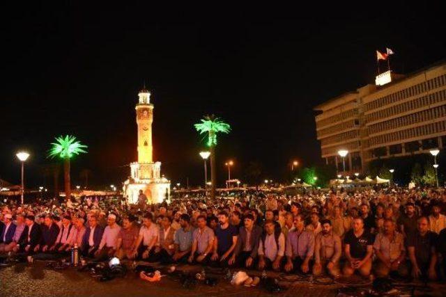 Konak Meydanı'nda Kadir Gecesi Etkinliği