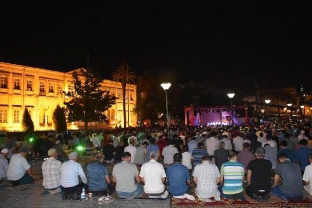 Konak Meydanı'nda Kadir Gecesi Etkinliği