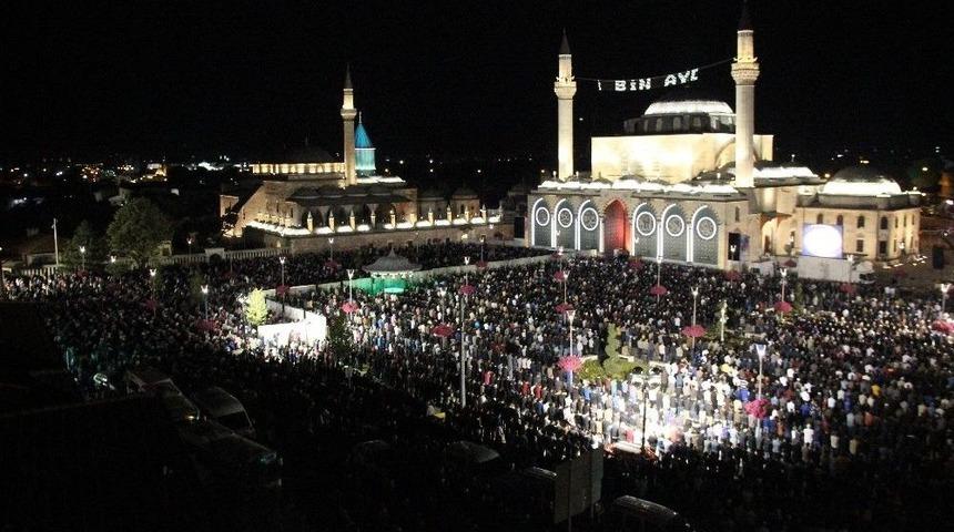 Kadir Gecesi&rsquo;nde Onbinler Mevlana Meydanı&rsquo;nda Bir Araya Geldi