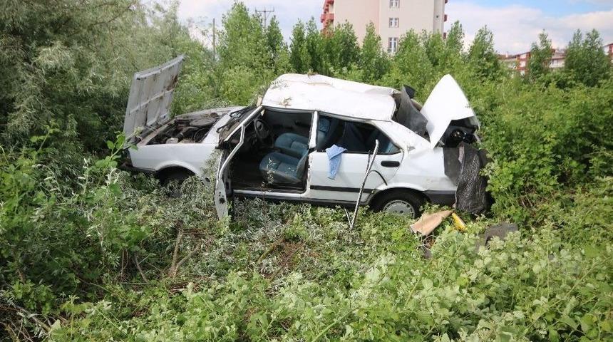 Otomobil Takla Attı: 1 &Ouml;l&uuml;, 2 Yaralı