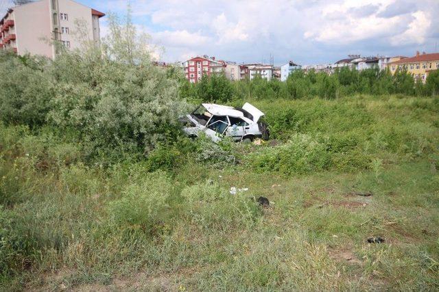 Otomobil Takla Attı: 1 &Ouml;l&uuml;, 2 Yaralı 2