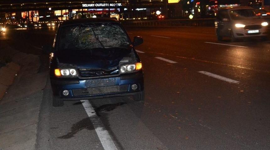 İzmir&rsquo;de Otomobil Yaya &Ccedil;arptı: 1 &Ouml;l&uuml;