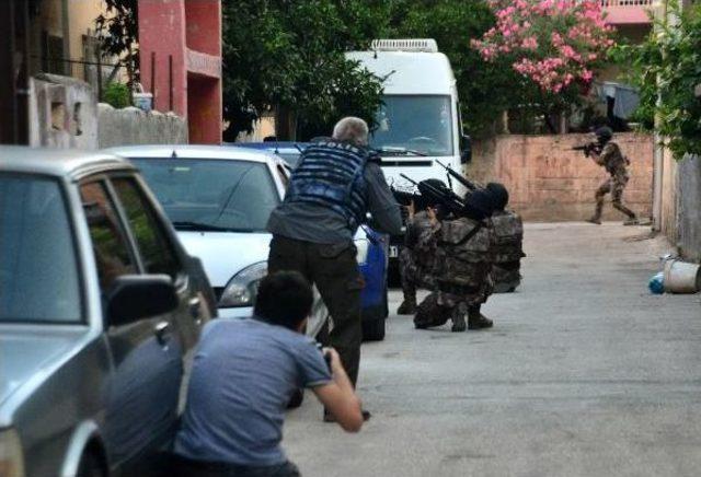 Adana da Deaş ın H&uuml;cre Evine Baskın: 7 G&ouml;zaltı 1