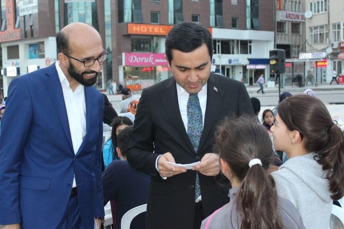 Chp,mhp Ve Ak Parti Belediye&rsquo;nin Meydan İftarında Bir Araya Geldi