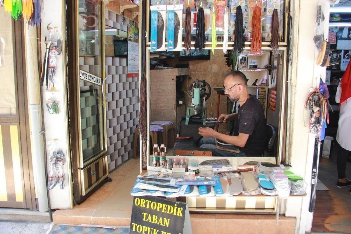 (&ouml;zel Haber) 5 Metrekarelik D&uuml;kkanlarında Fabrikasyona Direniyorlar