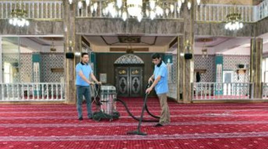 Mamak Camilerinde Bayram Temizliği