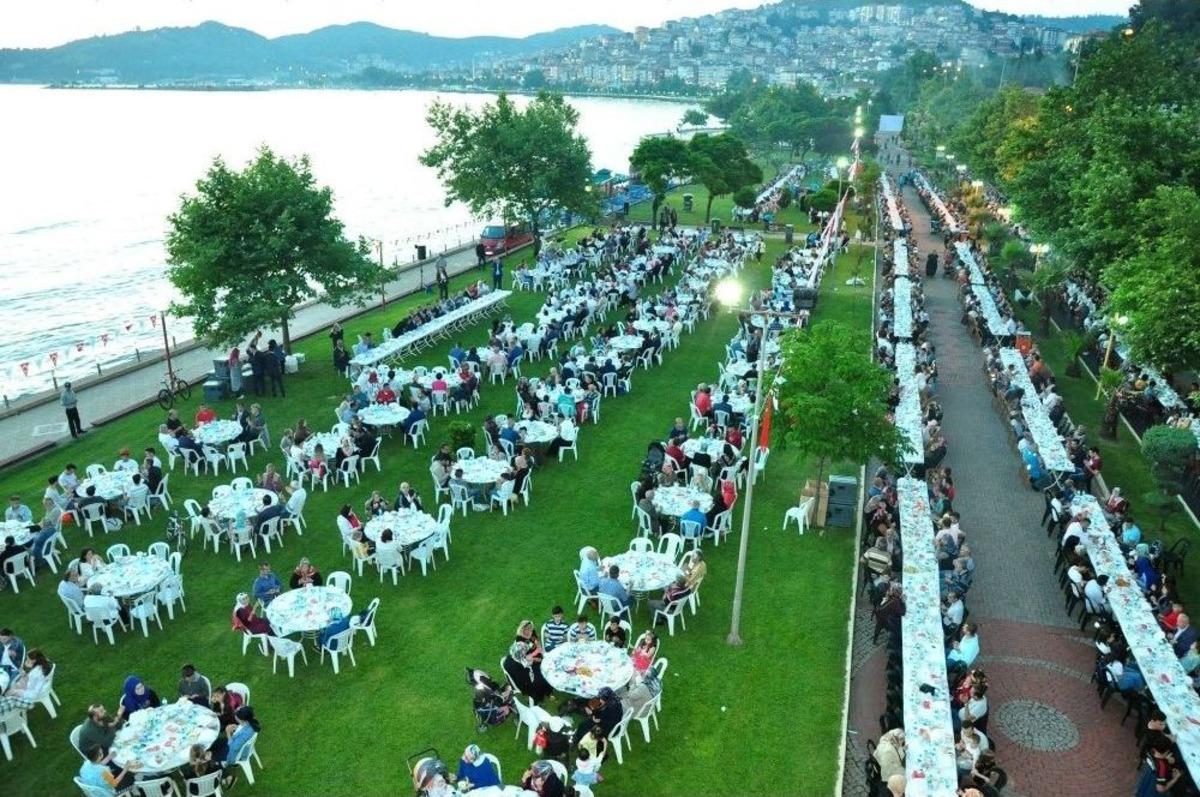 Uysal&rsquo;dan 3 Bin 500 Kişiye İftar