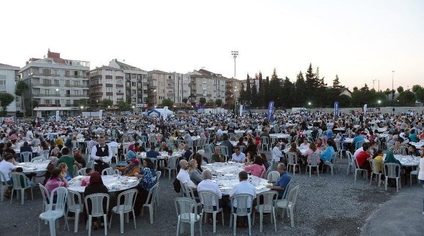 Binlerce Avcılarlı, Geleneksel İftar Yemeğinde Bir Araya Geldi