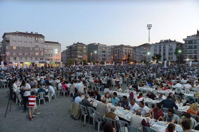 Binlerce Avcılarlı, Geleneksel İftar Yemeğinde Bir Araya Geldi