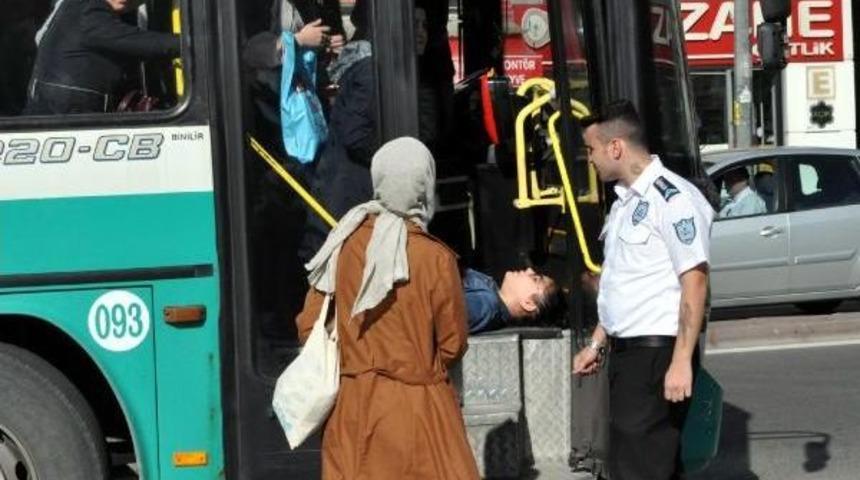 Halk Otob&uuml;s&uuml; Şof&ouml;r&uuml;, Ani Fren Yapınca D&uuml;ş&uuml;p Yaralanan Liseli Kızı Hemen Hastaneye G&ouml;t&uuml;rd&uuml;